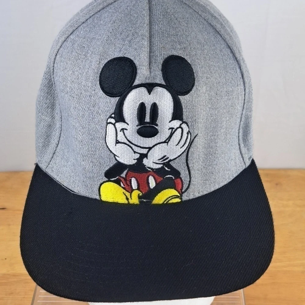 Disney's Mickey Mouse raised embroidered character gray & white snapback hat